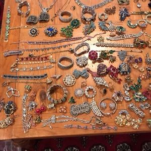 1940s costume jewelry lot Necklace, bracelet, pins